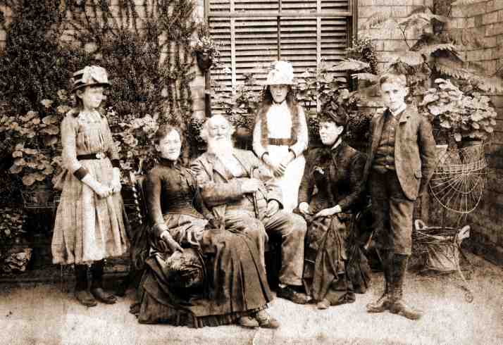 Hyatt Family Group (41KB)